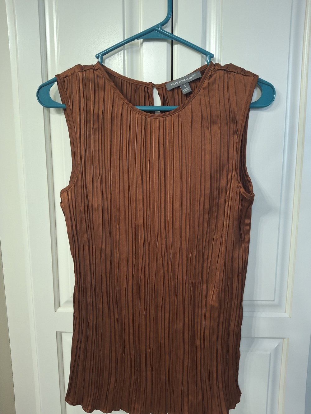 KATE & MALLORY Rust Pleated Sleeveless Top